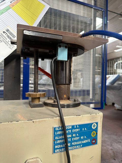 4FT152501-Caselli-Group-HIGH-SPEED-VERTICAL-MILLING-MACHINE-CAMAM-FV1T-1P (3).jpeg